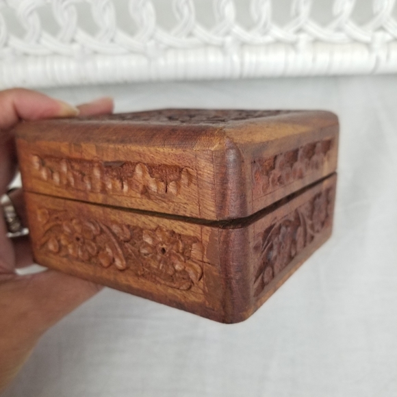 3 vintage wicker Trivets &  little etched wooden trinket box - Picture 8 of 15